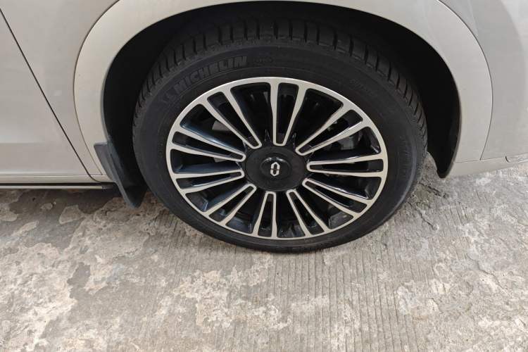 Used Hima AITO M7 2024 1.5T Intelligent Drive 4x4 Max Edition 6 Seats Right Front Wheel Hub