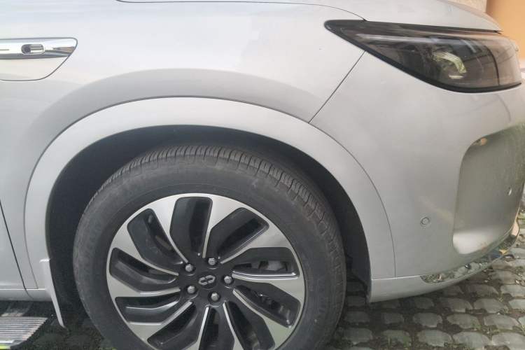Used Hima AITO M7 2024 1.5T Intelligent Drive 4x4 Max Edition 6 Seats Right Front Wheel Hub