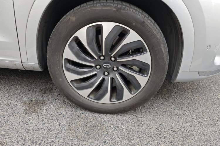 Used Hima AITO M7 2024 1.5T Intelligent Driving Rear-Drive Max Edition 5 Seats Right Front Wheel Hub