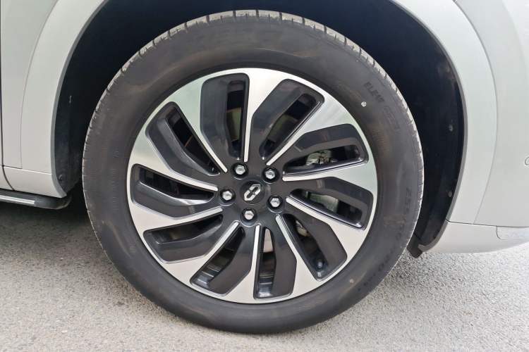 Used Hima AITO M7 2024 1.5T Intelligent Driving Rear-Drive Max Edition 5 Seats Right Front Wheel Hub