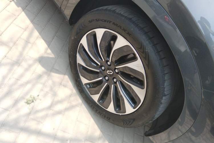Used Hima AITO M7 2024 1.5T Rear-Drive Plus Version 5 Seats Right Front Wheel Hub