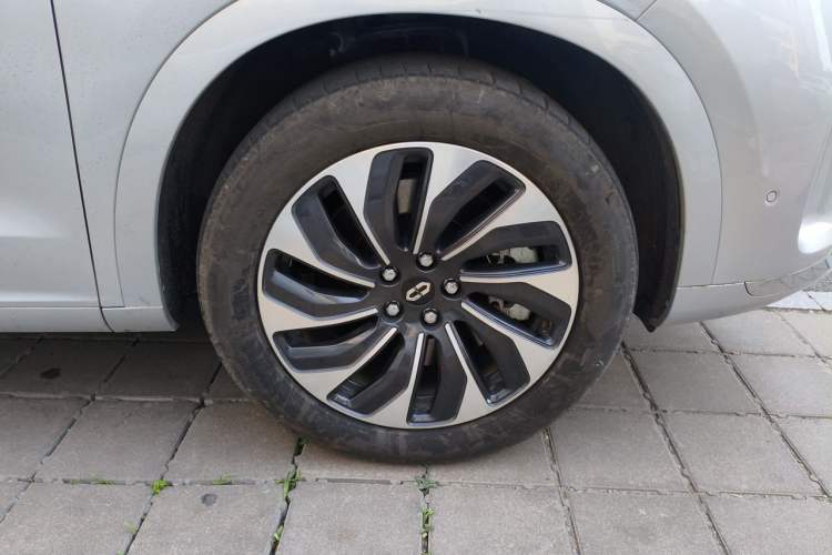 Used Hima AITO M7 2024 1.5T Intelligent Driving 4WD Max Edition 5 Seats Right Front Wheel Hub