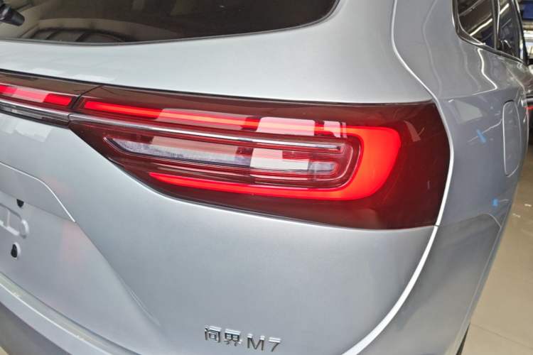 Used Hima AITO M7 2024 1.5T Intelligent Driving Rear-Drive Pro Version 6 Seats Right Rear Taillight
