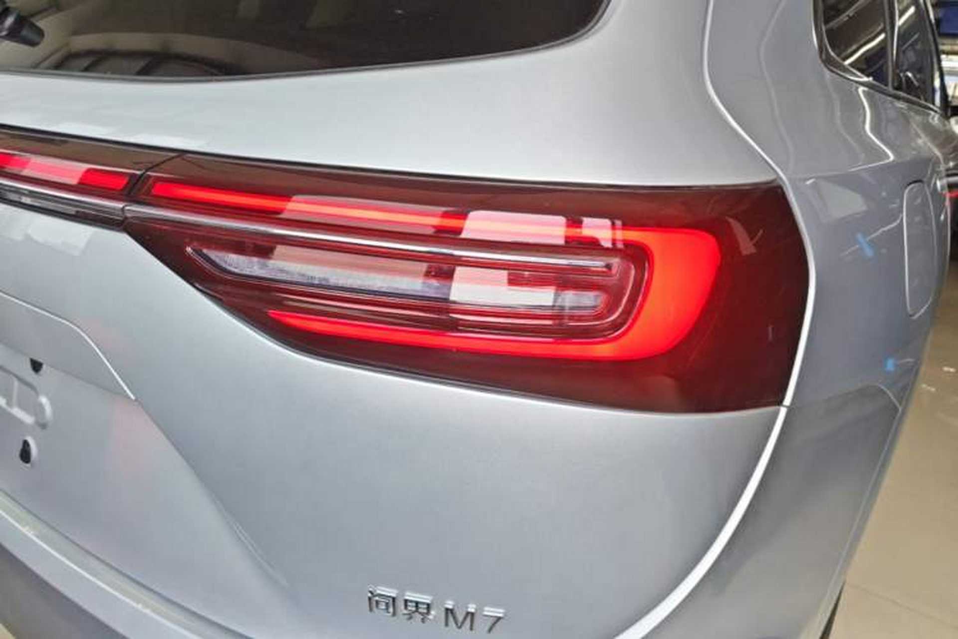 Used Hima AITO M7 2024 1.5T Intelligent Driving Rear-Drive Pro Version 6 Seats Right Rear Taillight