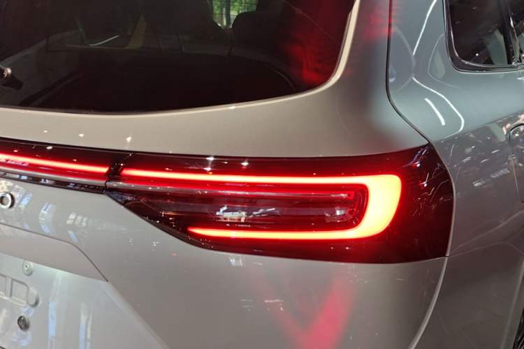 Used Hima AITO M7 2024 1.5T Intelligent Driving 4WD Pro Edition 5 Seats Right Rear Taillight