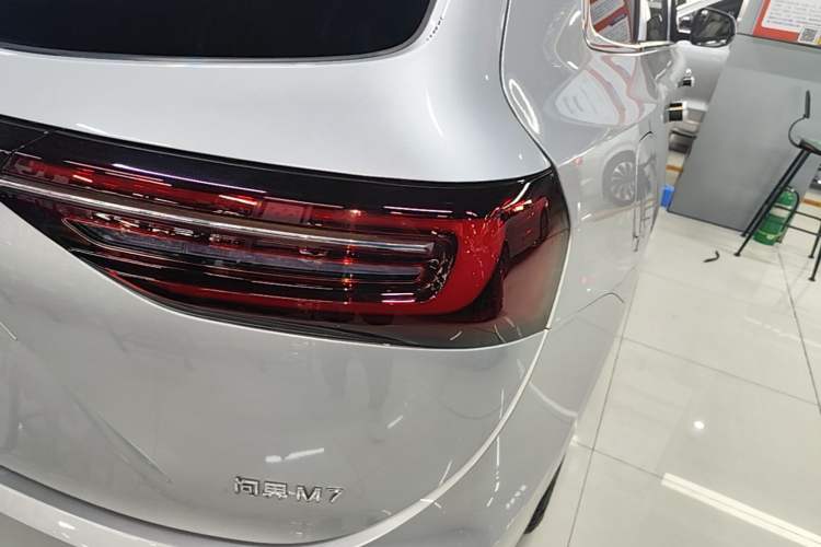 Used Hima AITO M7 2024 1.5T Intelligent Driving Rear-Drive Pro Version 5 Seats Right Rear Taillight