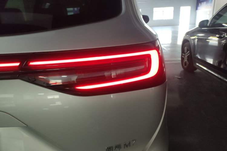 Used Hima AITO M7 2024 1.5T Rear-Drive Plus Version 5 Seats Right Rear Taillight