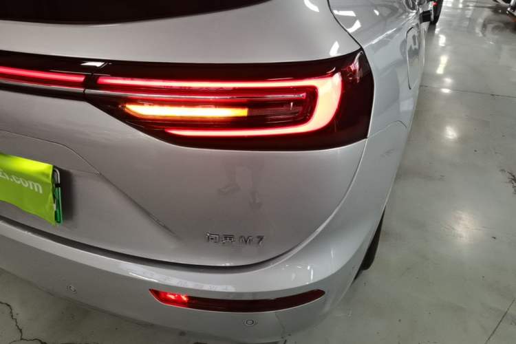 Used Hima AITO M7 2024 1.5T Intelligent Driving 4WD Ultra Version 6 Seats Right Rear Taillight