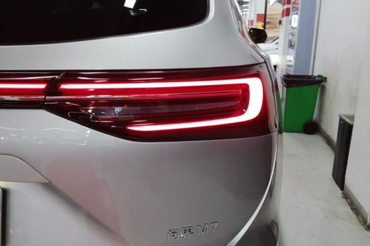 Used Hima AITO M7 2024 1.5T Intelligent Driving Rear-Drive Max Edition 5 Seats Right Rear Taillight