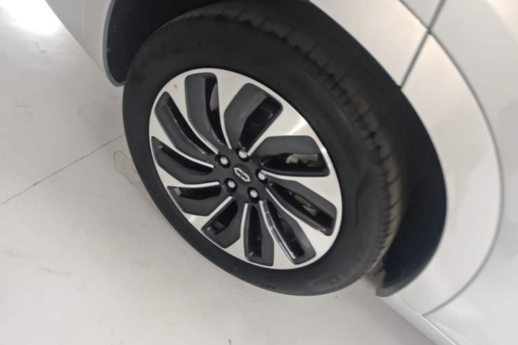 Used Hima AITO M7 2024 1.5T Rear-Drive Plus Version 5 Seats Right Rear Wheel Hub