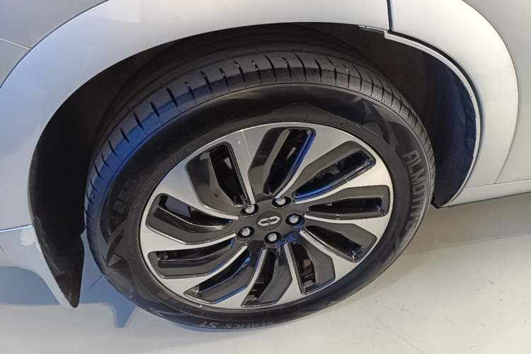Used Hima AITO M7 2024 1.5T Intelligent Driving Rear-Drive Max Edition 5 Seats Right Rear Wheel Hub