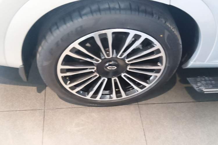 Used Hima AITO M7 2024 1.5T Intelligent Drive 4WD Ultra Version 5 Seats Right Rear Wheel Hub