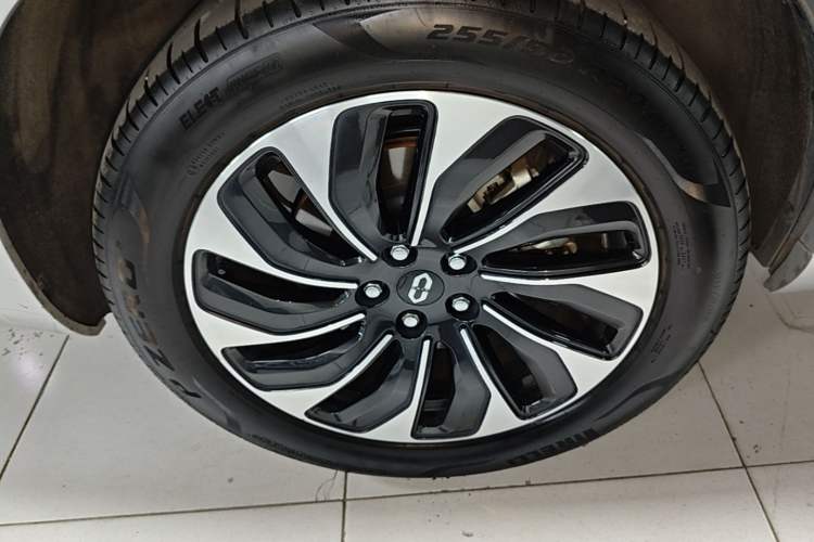 Used Hima AITO M7 2024 1.5T Rear-Drive Plus Version 5 Seats Right Rear Wheel Hub