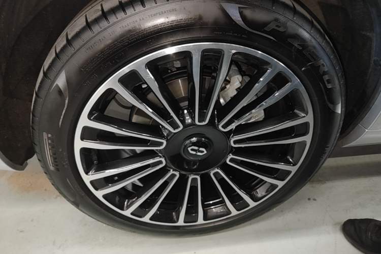 Used Hima AITO M7 2024 1.5T Intelligent Drive 4x4 Max Edition 6 Seats Right Rear Wheel Hub