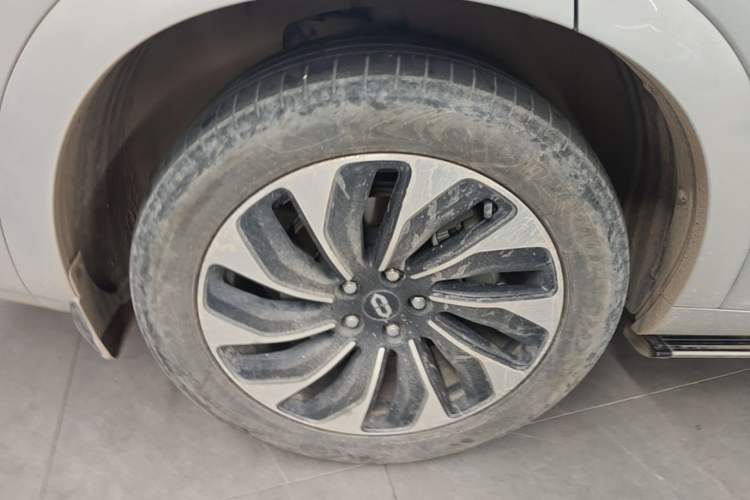 Used Hima AITO M7 2024 1.5T Rear-Drive Plus Version 5 Seats Right Rear Wheel Hub
