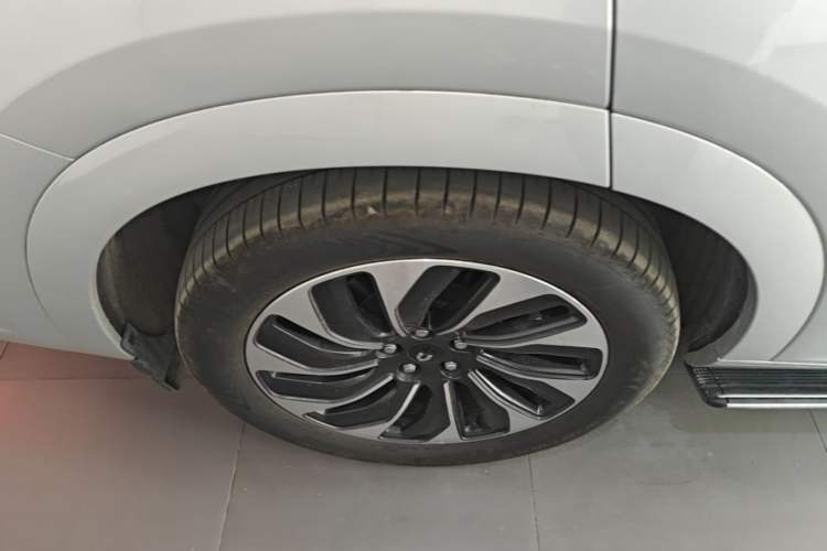 Used Hima AITO M7 2024 1.5T Rear-Drive Plus Version 5 Seats Right Rear Wheel Hub