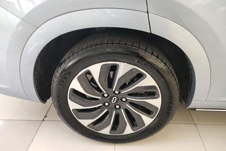 Used Hima AITO M7 2024 1.5T Rear-Drive Plus Version 6 Seats Right Rear Wheel Hub