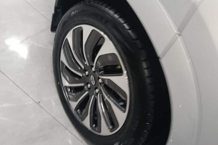 Used Hima AITO M7 2024 1.5T Rear-Drive Plus Version 5 Seats Right Rear Wheel Hub