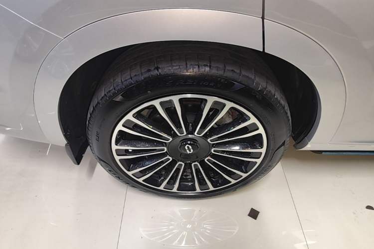 Used Hima AITO M7 2024 1.5T Intelligent Driving Rear-Drive Pro Version 5 Seats Ternary Lithium Battery Right Rear Wheel Hub