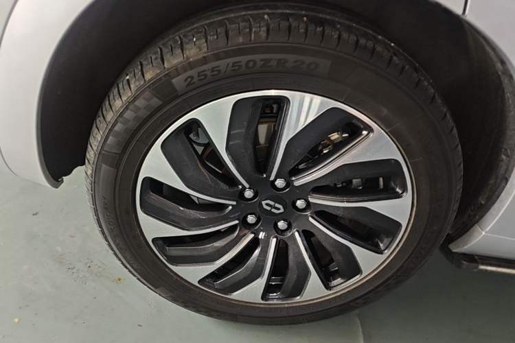 Used Hima AITO M7 2024 1.5T Rear-Drive Plus Version 5 Seats Right Rear Wheel Hub