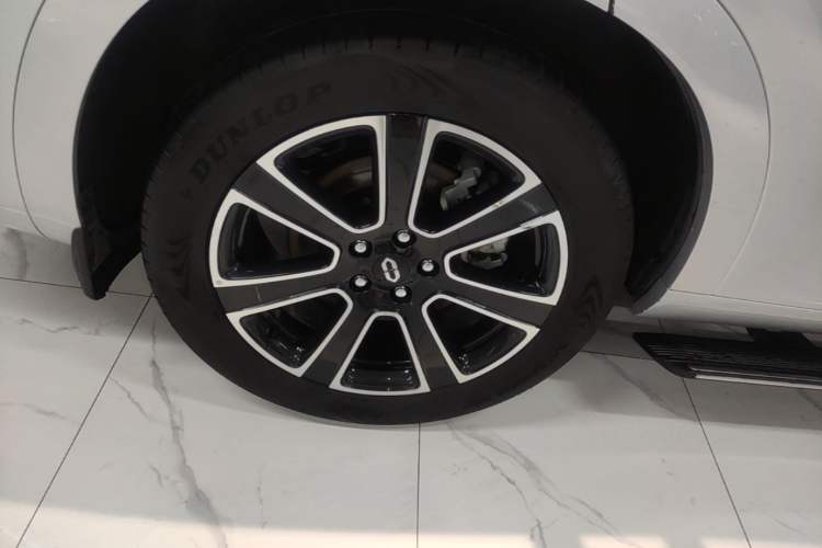 Used Hima AITO M7 2024 1.5T Intelligent Driving 4WD Ultra Version 6 Seats Right Rear Wheel Hub
