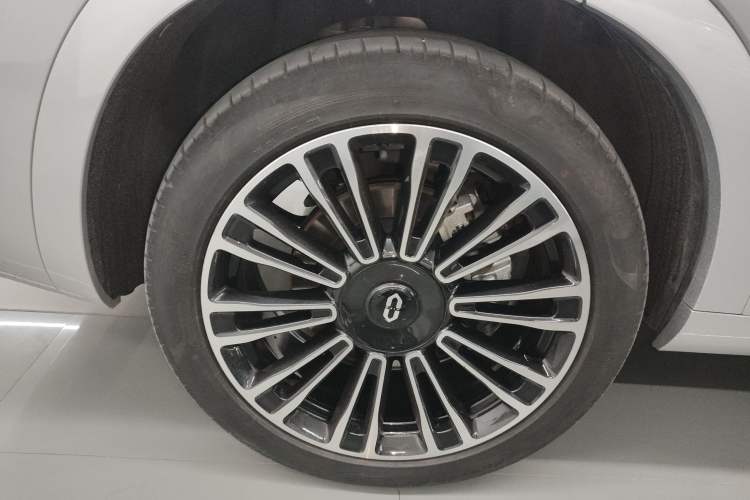 Used Hima AITO M7 2024 1.5T Four-Wheel Drive Plus Version 5 Seats Right Rear Wheel Hub