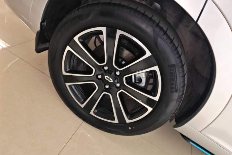 Used Hima AITO M7 2024 1.5T Intelligent Driving Rear-Drive Pro Version 6 Seats Right Rear Wheel Hub