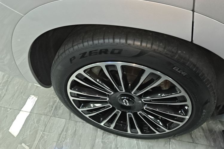 Used Hima AITO M7 2024 1.5T Intelligent Driving Rear-Drive Ultra Version 6 Seats Right Rear Wheel Hub