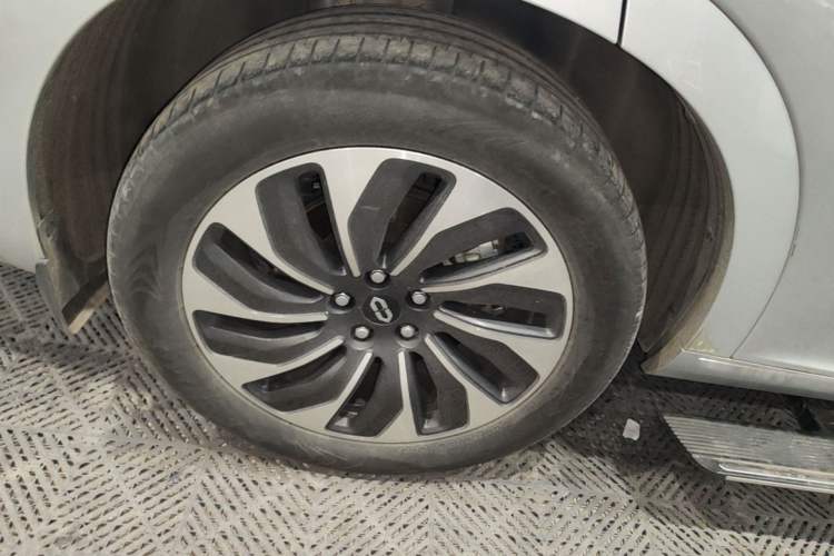 Used Hima AITO M7 2024 1.5T Intelligent Drive 4x4 Max Edition 6 Seats Right Rear Wheel Hub