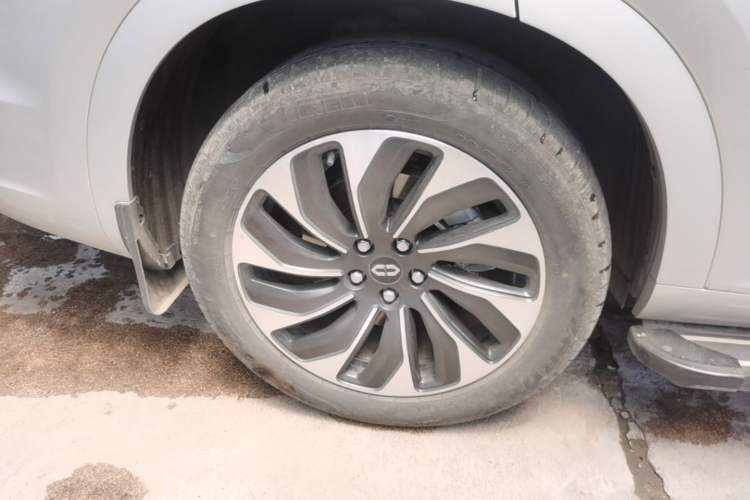 Used Hima AITO M7 2024 1.5T Rear-Drive Plus Version 5 Seats Right Rear Wheel Hub