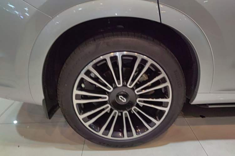 Used Hima AITO M7 2024 1.5T Intelligent Driving Rear-Drive Max Edition 5 Seats Right Rear Wheel Hub