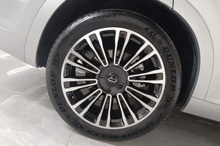Used Hima AITO M7 2024 1.5T Intelligent Driving All-Wheel Drive Pro Version 5 Seats Ternary Lithium Battery Right Rear Wheel Hub