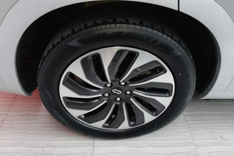 Used Hima AITO M7 2024 1.5T Intelligent Driving Rear-Drive Max Edition 5 Seats Right Rear Wheel Hub