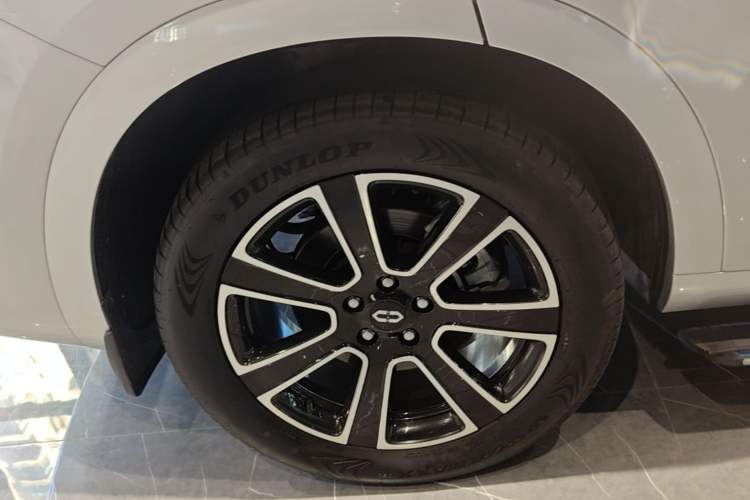 Used Hima AITO M7 2024 1.5T Intelligent Driving Rear-Drive Pro Version 5 Seats Right Rear Wheel Hub