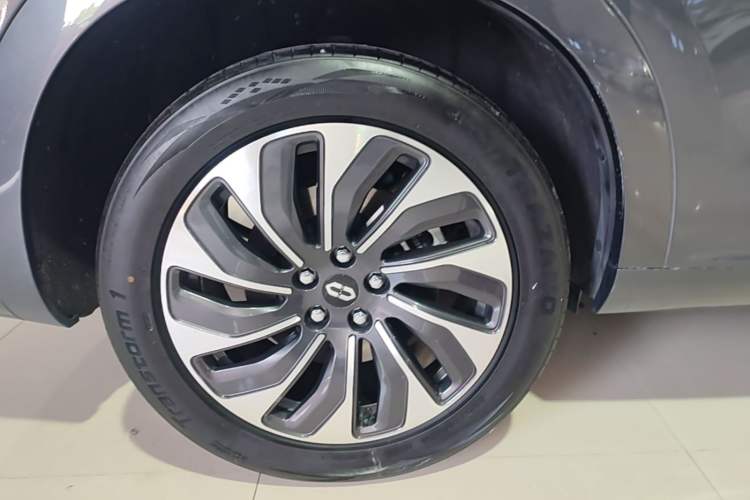 Used Hima AITO M7 2024 1.5T Rear-Drive Plus Version 5 Seats Right Rear Wheel Hub