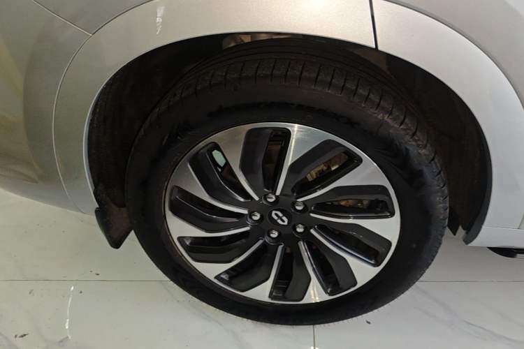 Used Hima AITO M7 2024 1.5T Intelligent Driving 4WD Max Edition 5 Seats Right Rear Wheel Hub