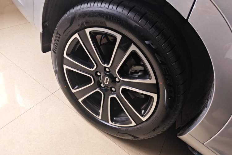Used Hima AITO M7 2024 1.5T Intelligent Driving Rear-Drive Pro Version 6 Seats Right Rear Wheel Hub
