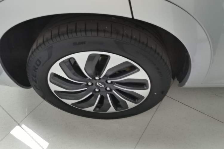 Used Hima AITO M7 2024 1.5T Intelligent Driving Rear-Drive Max Edition 6 Seats Right Rear Wheel Hub