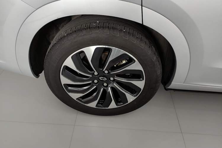Used Hima AITO M7 2024 1.5T Intelligent Driving 4WD Max Edition 5 Seats Right Rear Wheel Hub