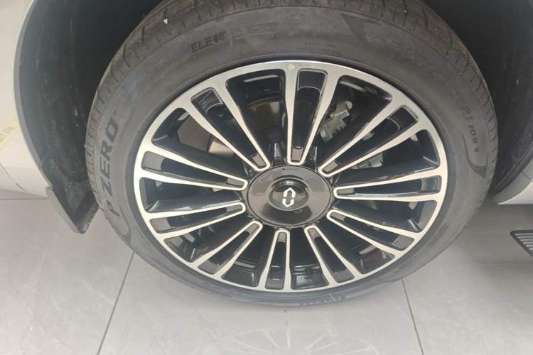 Used Hima AITO M7 2024 1.5T Intelligent Drive Rear-Drive Ultra Version 5 Seats Right Rear Wheel Hub