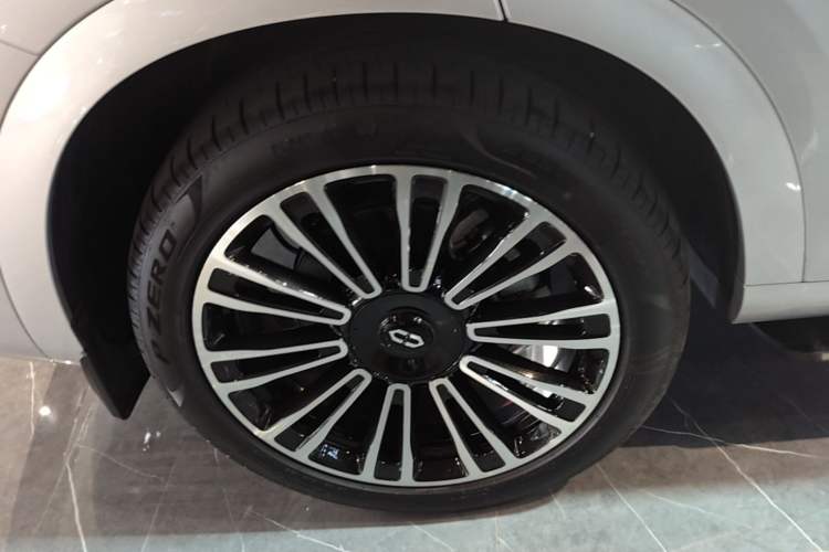 Used Hima AITO M7 2024 1.5T Intelligent Driving 4WD Pro Edition 5 Seats Right Rear Wheel Hub