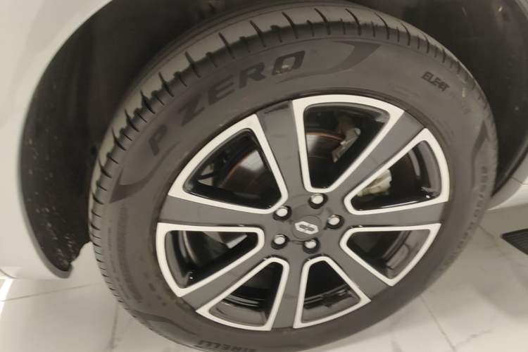 Used Hima AITO M7 2024 1.5T Four-Wheel Drive Plus Version 5 Seats Right Rear Wheel Hub