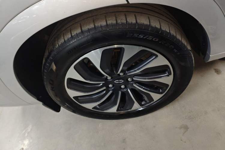 Used Hima AITO M7 2024 1.5T Rear-Drive Plus Version 5 Seats Right Rear Wheel Hub