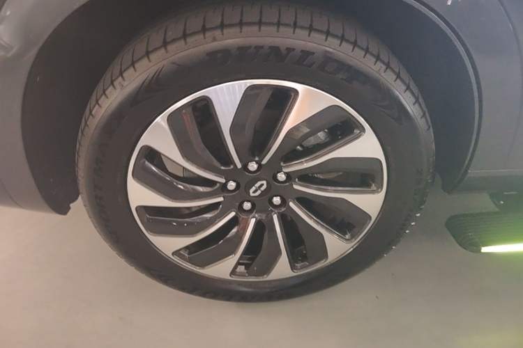 Used Hima AITO M7 2024 1.5T Intelligent Driving Rear-Drive Max Edition 6 Seats Right Rear Wheel Hub