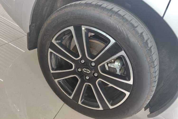 Used Hima AITO M7 2024 1.5T Intelligent Driving 4WD Ultra Version 6 Seats Right Rear Wheel Hub