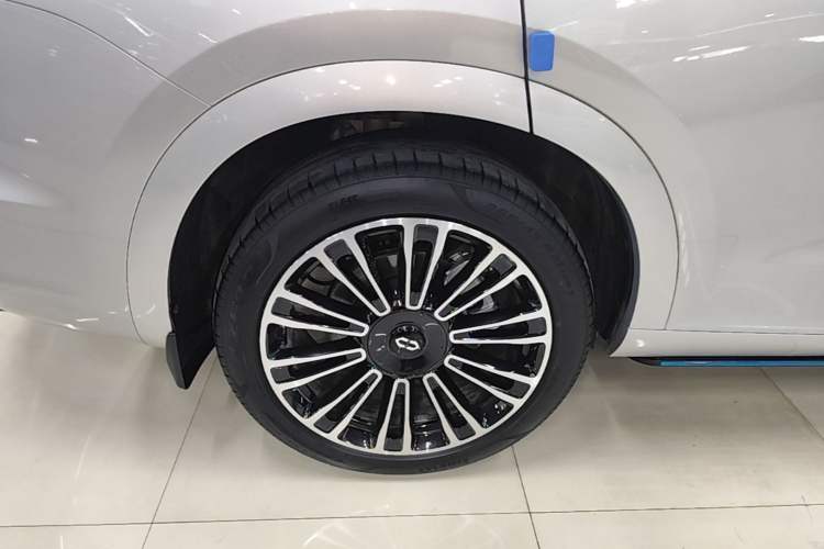 Used Hima AITO M7 2024 1.5T Intelligent Driving Rear-Drive Pro Version 5 Seats Right Rear Wheel Hub