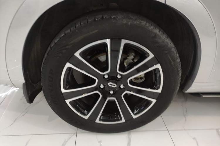 Used Hima AITO M7 2024 1.5T Intelligent Driving 4WD Ultra Version 6 Seats Right Rear Wheel Hub