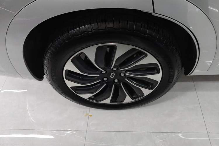 Used Hima AITO M7 2024 1.5T Intelligent Driving Rear-Drive Max Edition 5 Seats Right Rear Wheel Hub