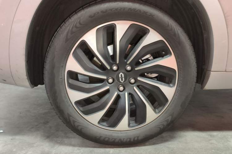Used Hima AITO M7 2024 1.5T Intelligent Driving Rear-Drive Max Edition 5 Seats Right Rear Wheel Hub