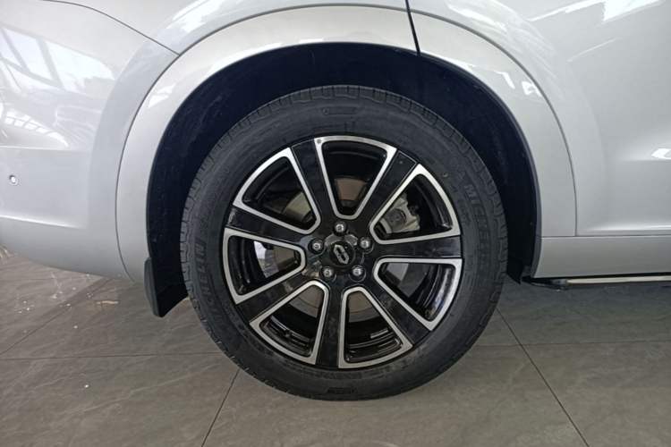 Used Hima AITO M7 2024 1.5T Intelligent Driving 4WD Ultra Version 6 Seats Right Rear Wheel Hub